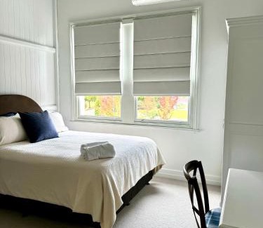 Crows Nest Hotel | Grand Old Crow Hotel