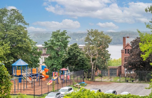 Newburgh Apartment | "GRAND ON THE HUDSON" - Executive Suites/2nd Flr