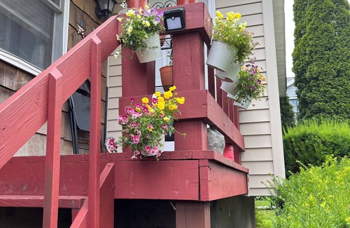 Saugerties Apartment | Grand Opening Special - Quiet 2-Bedrm in the Village