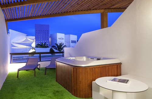 Sant Jordi de Ses Salines Hotel | Grand Palladium Palace Ibiza Resort & Spa