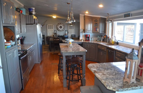 Grove House | GRAND PANORAMIC RETREAT, 6 BR, 3 BA, 300' Lakefront, Hot Tub, Dock & Launch! NEW