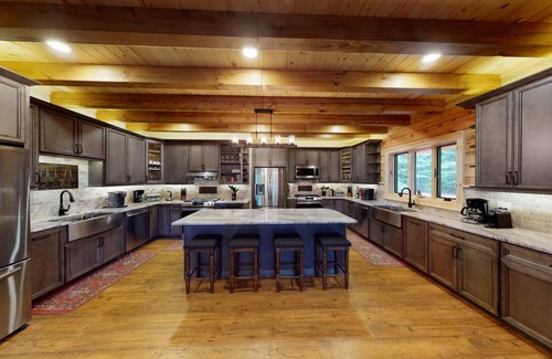Wilmington House | Grand Peaks Lodge, Ultimate Log Luxury, Stunning Views, Hot Tub & Sauna, EV Charger, 3D Tour
