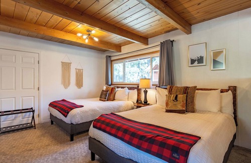 Wrightwood Hotel | Grand Pine Cabins