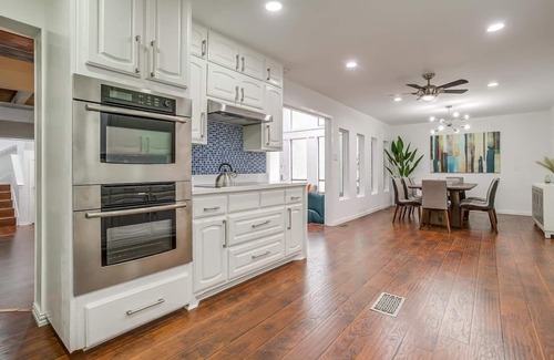 Grand Prairie House | ✨ Grand Prairie Luxe Escape | Pool Game Room ✨