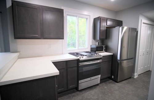 Creston Heights Apartment | Grand Rapid's 2bedroom apartment, just a quick 3-min drive to DeVos Perform Hall