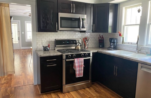 Fulton Heights House | Grand Rapids Fulton Heights Comfy Cottage HOUSE Corporate Rental