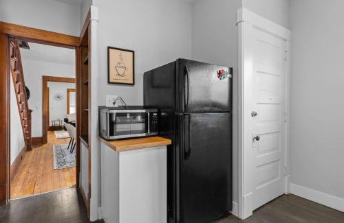 Creston Heights House | Grand Rapids Gem - Near Heart of DT - Sleeps 10