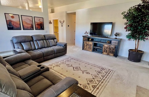 Prescott House | Grand Residence: Queen Suite