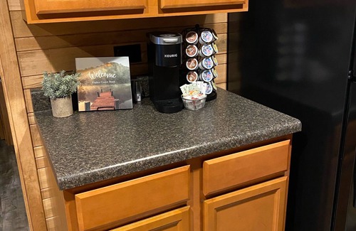 Grand Rivers Condo | Grand Rivers, KY -Cozy getaway with Cabin Charm- Near Green Turtle Bay & Patti's