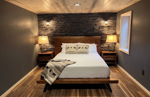 Trapper Creek Cabin | Grand Spruce Lodge, Lakefront near Talkeetna & Denali State Park