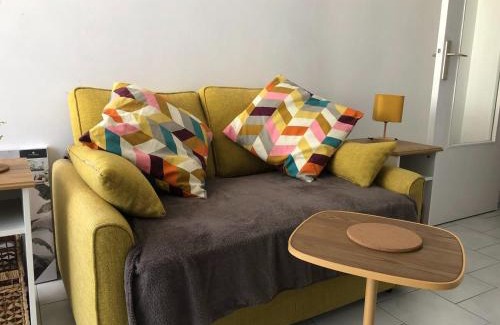 La Ferte-sous-Jouarre Apartment | Grand Studio calme centre-ville