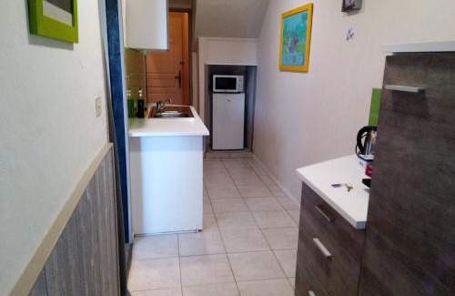 Saint-Ambroix Apartment | Grand studio climatisé proche du centre mais au calme
