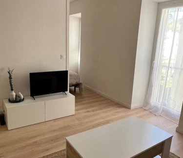 Agen Apartment | Grand studio cosy - A deux pas de la gare