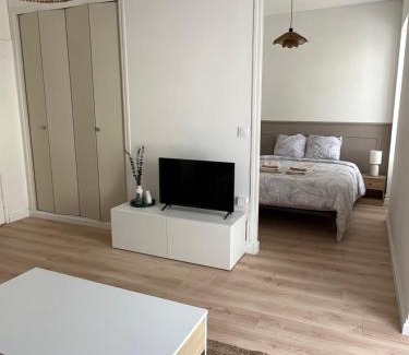 Agen Apartment | Grand studio cosy - A deux pas de la gare