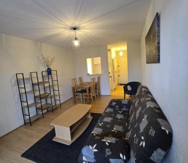 Costieres Apartment | Grand Studio lumineux avec Balcon et parking privé