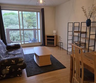 Costieres Apartment | Grand Studio lumineux avec Balcon et parking privé
