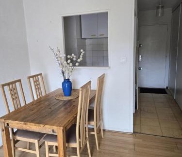 Costieres Apartment | Grand Studio lumineux avec Balcon et parking privé