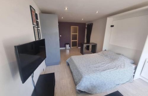 Grigny Apartment | Grand studio lumineux