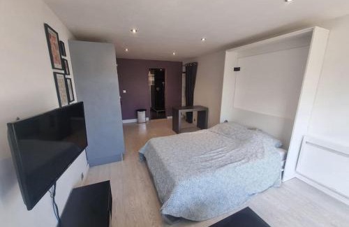 Grigny Apartment | Grand studio lumineux