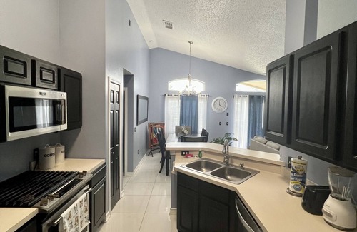 Westbury House | Grand Superior Westbury 4BR House near Disney