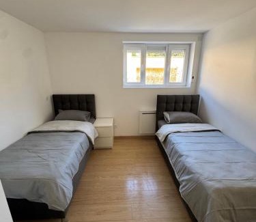 Saint-Priest Apartment | Grand T2 rénové Cœur de St-Priest Avec Parking