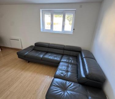 Saint-Priest Apartment | Grand T2 rénové Cœur de St-Priest Avec Parking