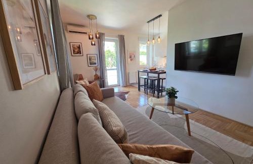 Kissvabhegy Apartment | Grand Terrace Apartment with AC & heating