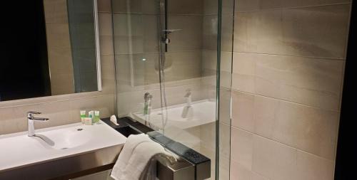 Laval Hotel | Grand Times Hotel Laval - Centropolis