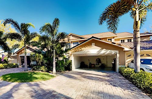 Cypress Lake Apartment | Grand View #103