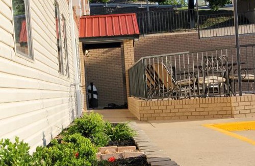 Branson Theater District Hotel | Grand View Inn & Suites