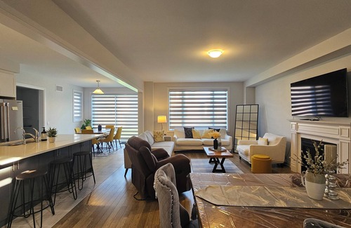 Woodstock House | Grand Woodstock Luxe House ~ 4BR