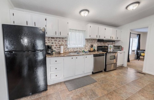 Saint Elmo House | Grandbay Oasis
