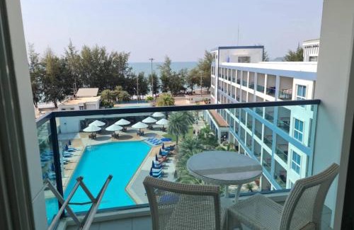 Kram Apartment | Grandblue condominium 607 with sea view