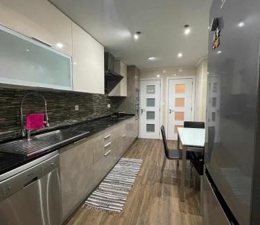 Corroios Apartment | Grande apartamento a 14 km de Lisboa