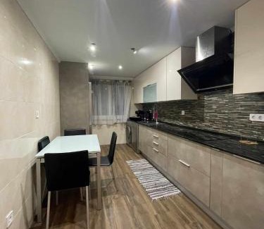 Corroios Apartment | Grande apartamento a 14 km de Lisboa