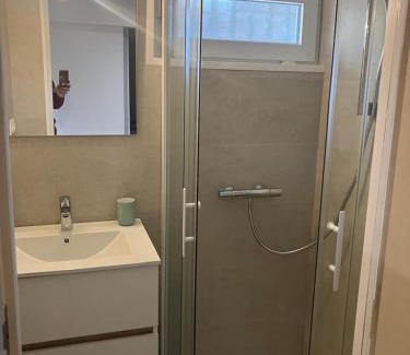 Belle-Beille House | Grande chambre, Sdb partagée