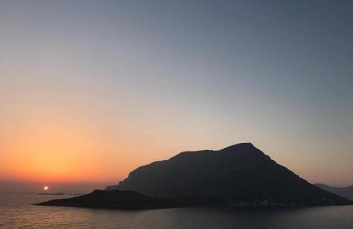 Kamari House | Grande Grotta House