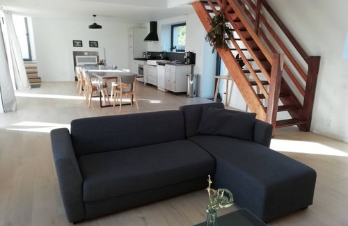 Ploneour-Lanvern House | Grande Maison Charmante au Milieu des Chevaux. Logement Insolite Dans Ecuries!