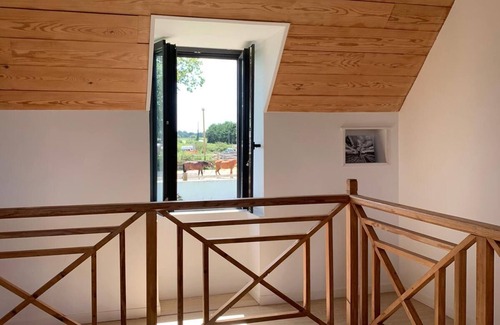 Ploneour-Lanvern House | Grande Maison Charmante au Milieu des Chevaux. Logement Insolite Dans Ecuries!