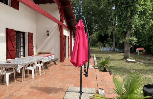 Castres-Gironde House | Grande Maison Pour 10 Personnes Piscine Hors sol Grand Terrain