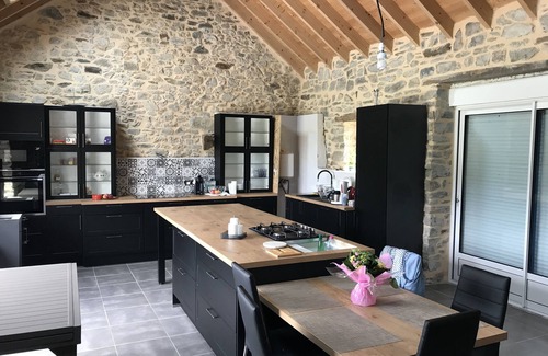 Plomodiern House | Grande Maison Rénovée, à 5 Minutes de la Plage !