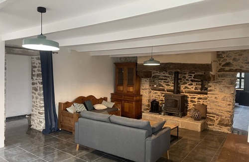 Plomodiern House | Grande Maison Rénovée, à 5 Minutes de la Plage !