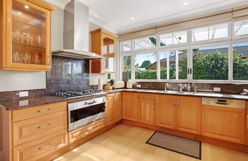 Greenlane House | Grande Vista 5Br Manor with Pool & Mt Eden Views