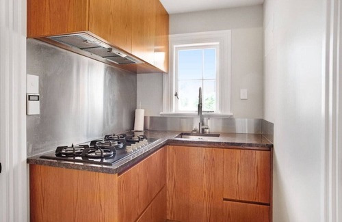 Greenlane House | Grande Vista 5Br Manor with Pool & Mt Eden Views