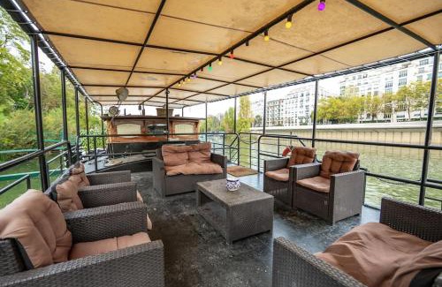 Puteaux House | Grande péniche 4 ch - 10 pers -Paris - Ile de Puteaux- terrasses