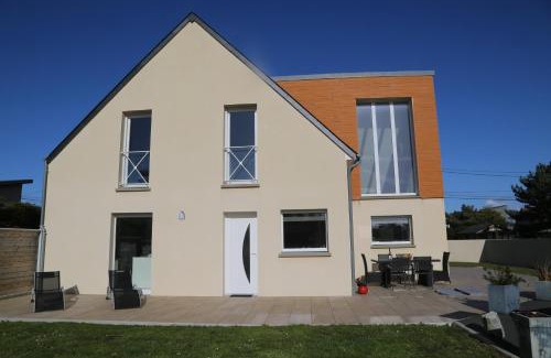 Saint-Germain-sur-Ay Villa | Grande villa bord de mer