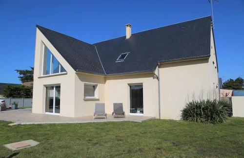 Saint-Germain-sur-Ay Villa | Grande villa bord de mer