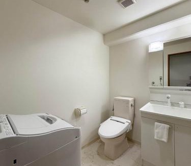 Hiroshima City Centre Apartment | Grandeur - Bright Riverside Studio Walk to Peace Park