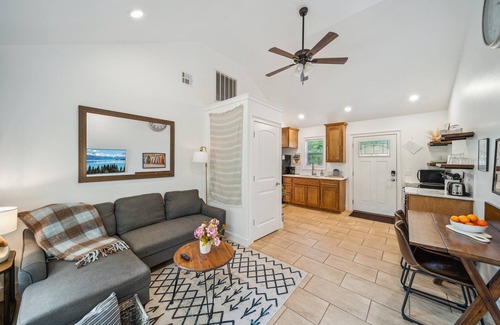 Grove Cottage | GrandLake*Kayak*Forest View*Firepit*King*Lakefront
