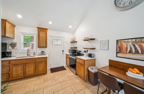 Grove Cottage | GrandLake*Kayak*Forest View*Firepit*King*Lakefront